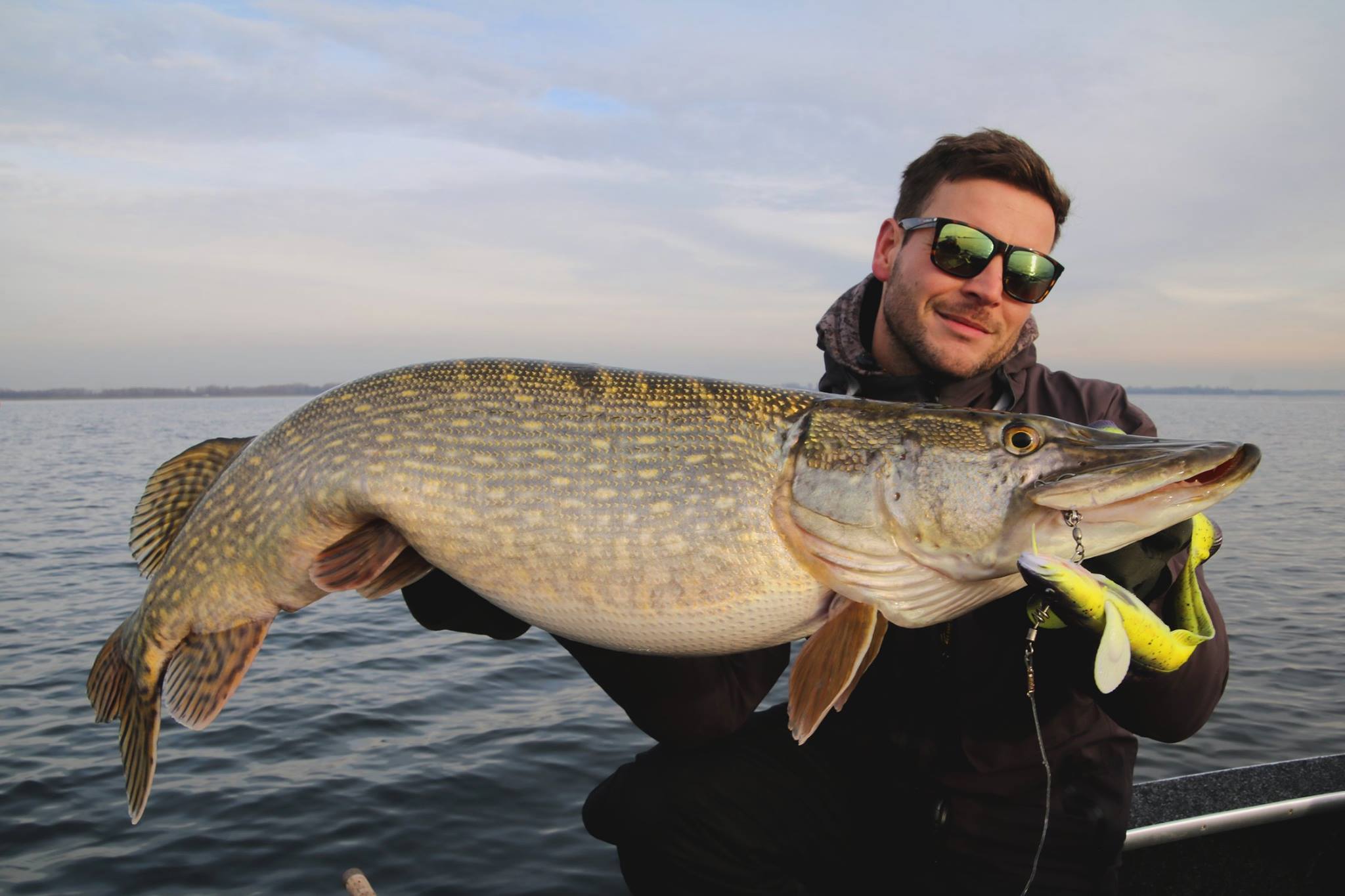 ***VIDEO*** Zo vis je de laatste dagen van het seizoen op snoek – SEAN WIT