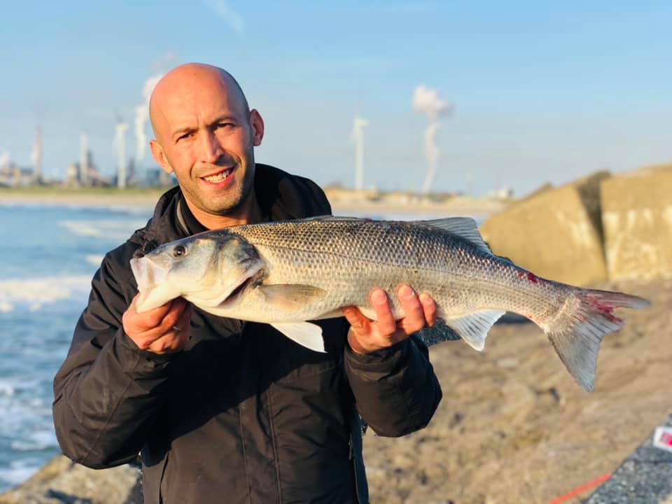 De eerste zeebaars aanbeten van Mourat Akkouh