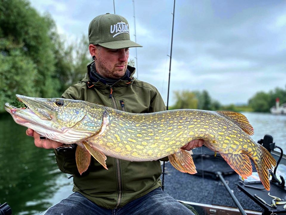 Roofmeister Inside – PR snoek van 115 cm op een te testen softbait & ruim 50 actuele vangstfoto’s!
