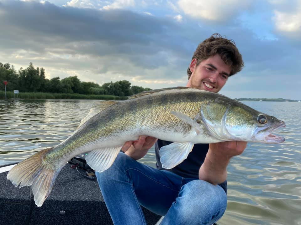 Roofmeister Inside – Ruim 40 actuele vangstfoto’s – 128 cm snoek & snoekbaars van 101 cm!