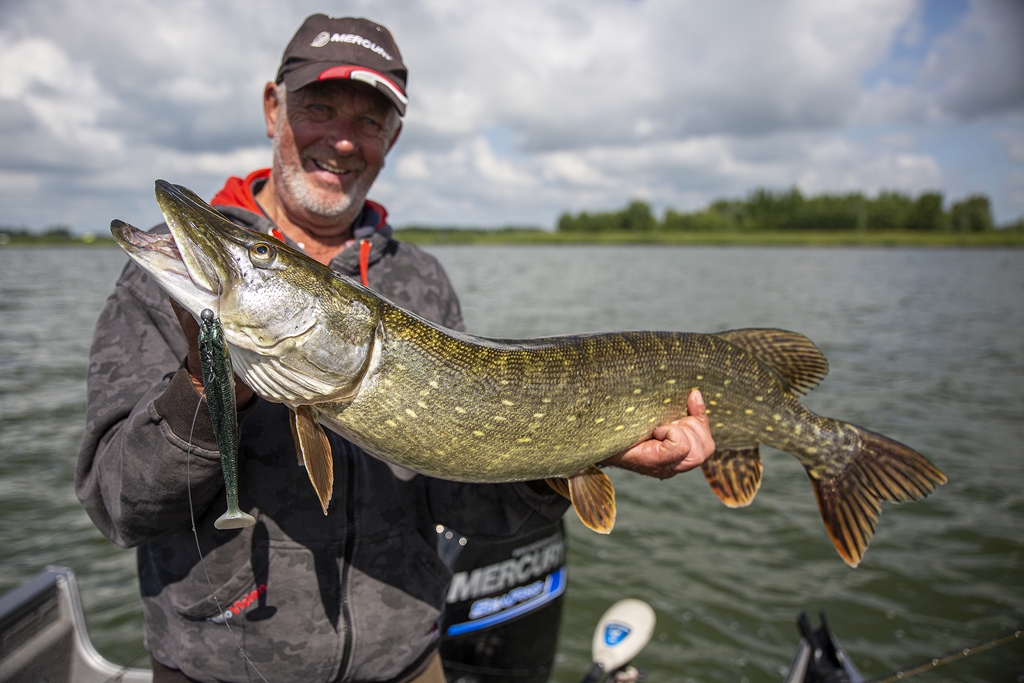 Late zomer snoek met Bertus Rozemeijer – Extreem ondiepe Esox