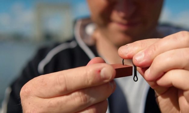 Haken slijpen is nog nooit zo simpel geweest – De Flexible Hook Sharpener