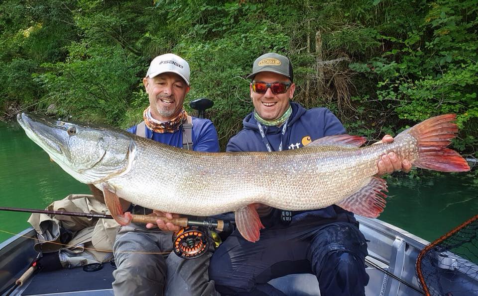 ***Breaking CATCH*** Gigantische snoek van 143 cm!