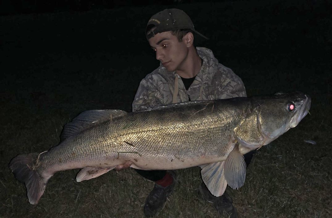Metersnoekbaars van 103 cm vanaf de kant