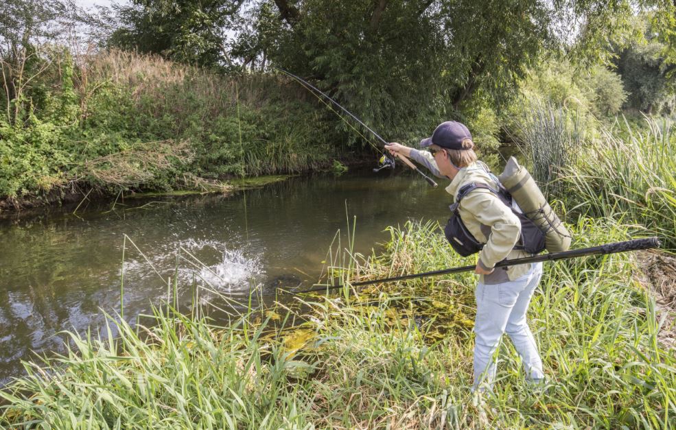 Superhandige Streetfishing netten en XXL kunstaas van Fox Rage