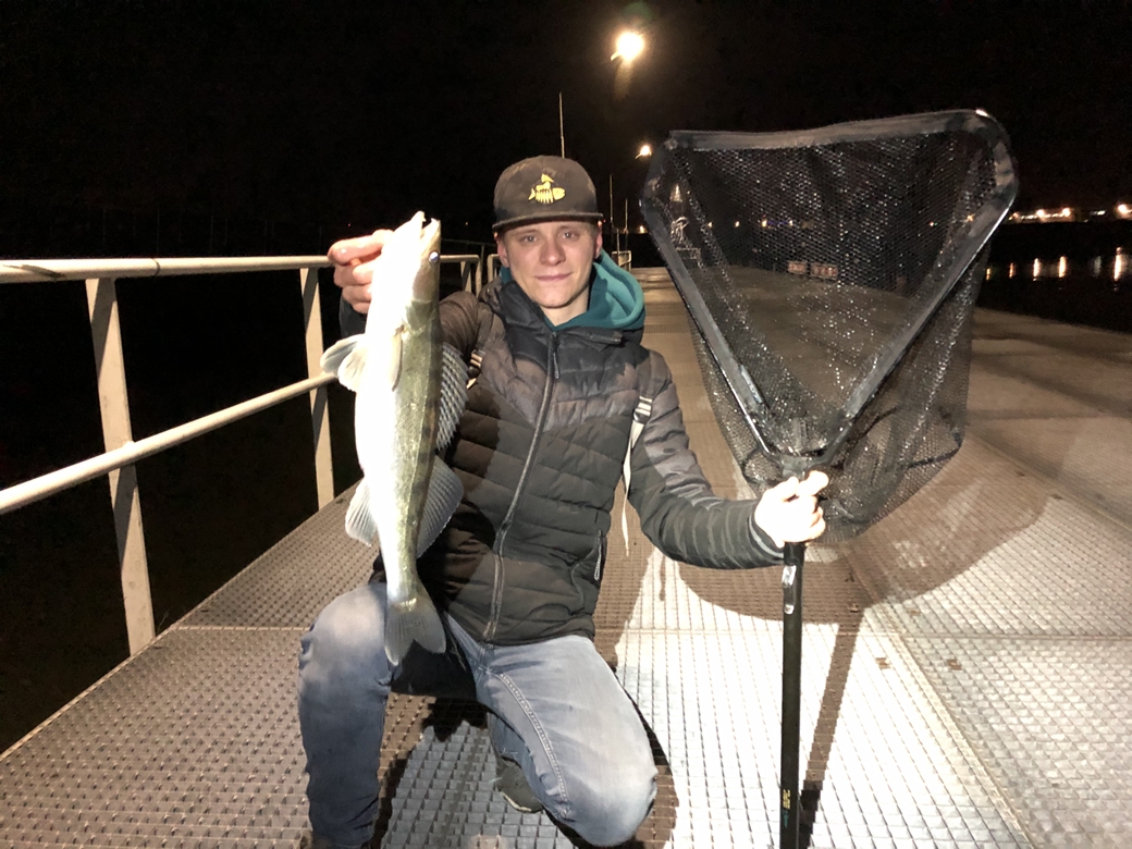 Reflecterend schepnet voor hoge kades! – Streetfishing met 4Street