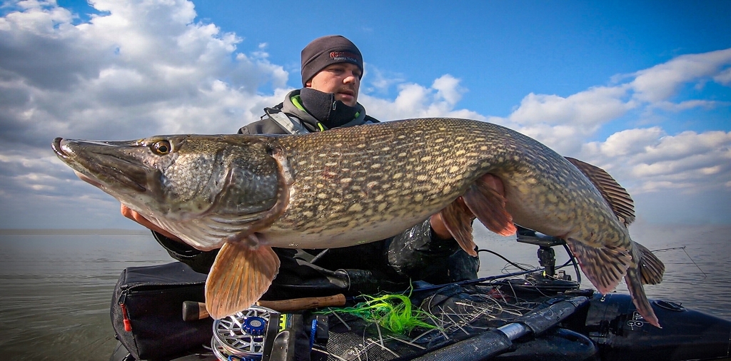 Vliegvissen op MEGA snoek – Zo vangt Christian Drost de monsters