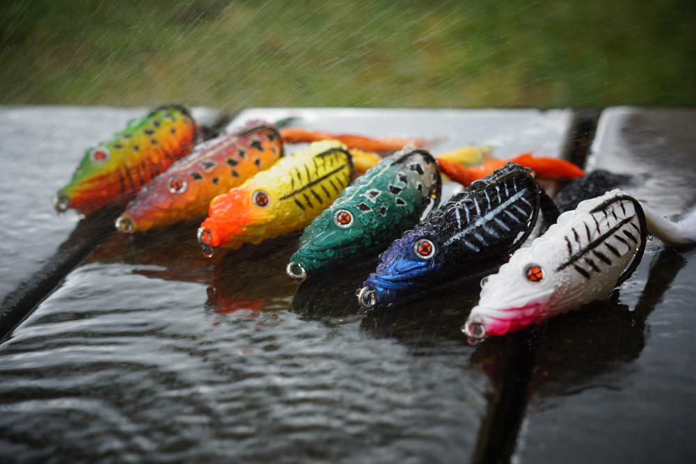 Vangen in het oppervlak met eenden, kikkers, poppers en stickbaits