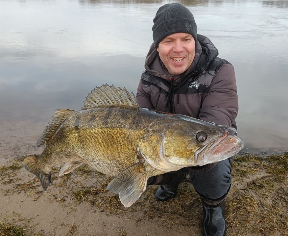 ***BREAKING*** 105,5 cm snoekbaars vanaf de kant!