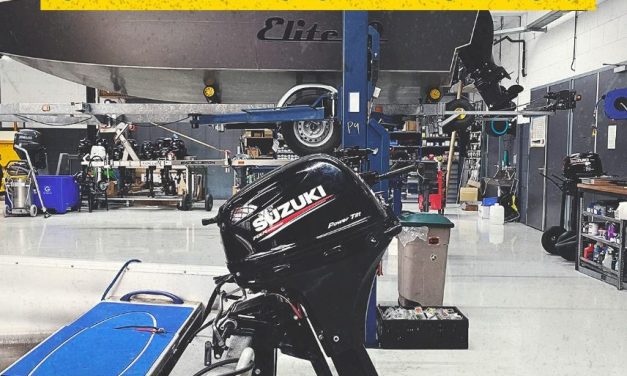 Roofvis gear, boten en buitenboordmotoren op één adres