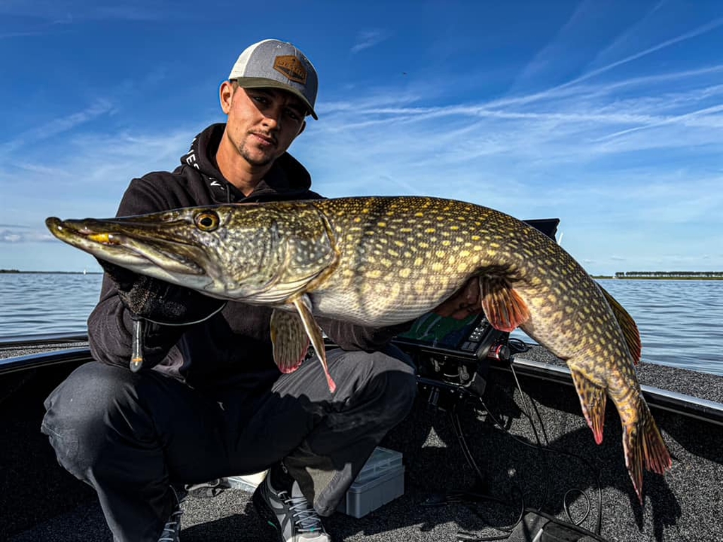 Roofmeister INSIDE: Veelvoud aan 2 meter+ meerval, 127 cm snoek en foute polder kick off