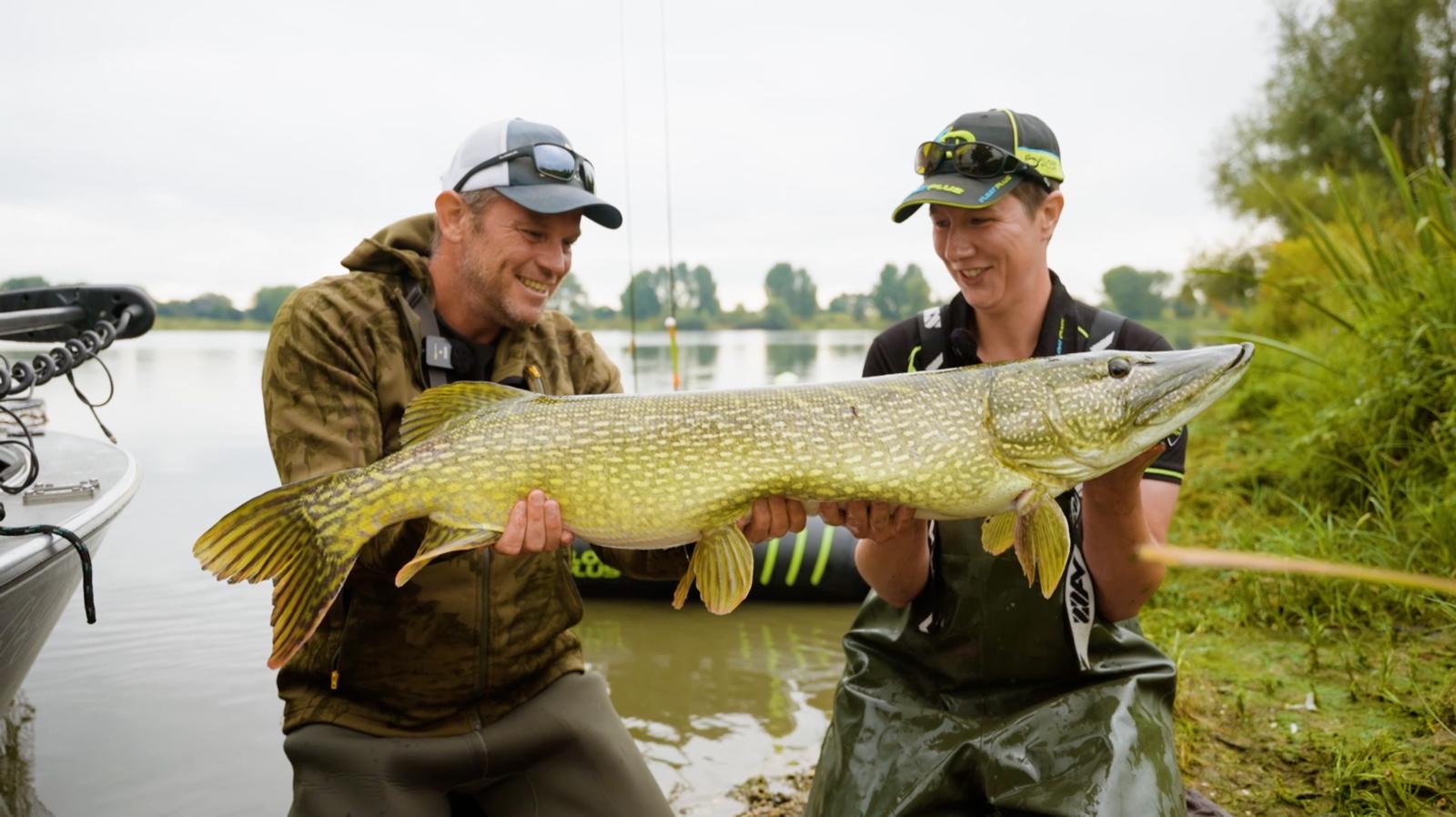 ***VIDEO*** BIZARRE & ONVERWACHTE VANGSTEN tijdens een BELLYBOAT sessie!