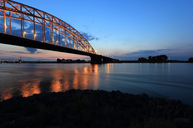 Woeste Rivier Dit is het verhaal achter de GROOTSTE recordmeerval van de Benelux ...