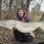 Roofmeister INSIDE: Metersnoekbaarzen, dochtertje vangt snoek van 121 cm en Streetfishing Rotterdam