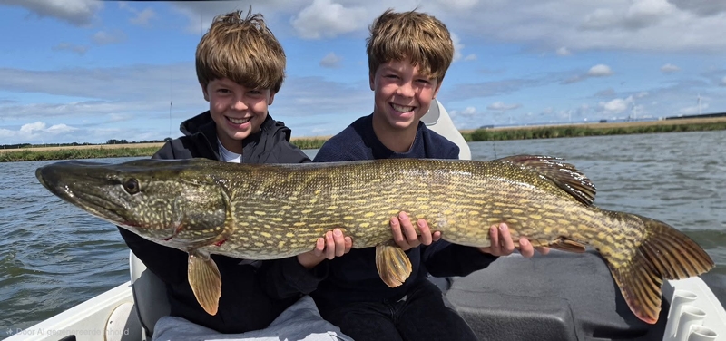 Roofmeister INSIDE: ‘Warm’ welkom voor snoek, Streetfishing Zwolle & 95 cm snoekbaars!