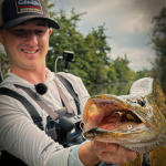 Snoek is gek op kikkers!