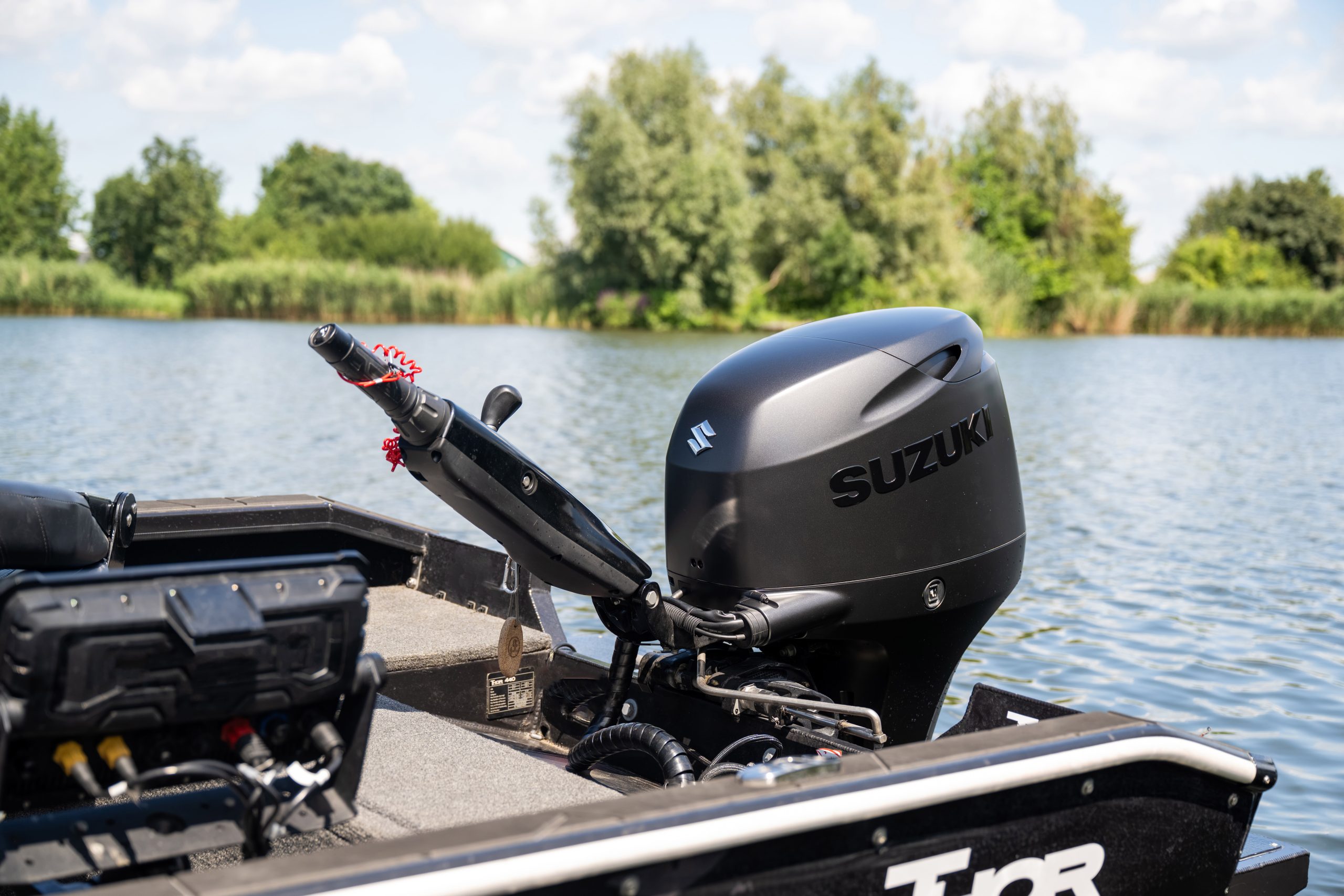 Suzuki introduceert de nieuwe matzwarte DF60ATL!